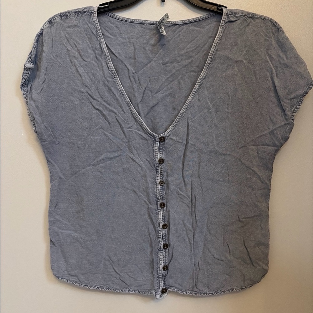 Mudd Washed Light Blue Button-Front V-Neck Top
